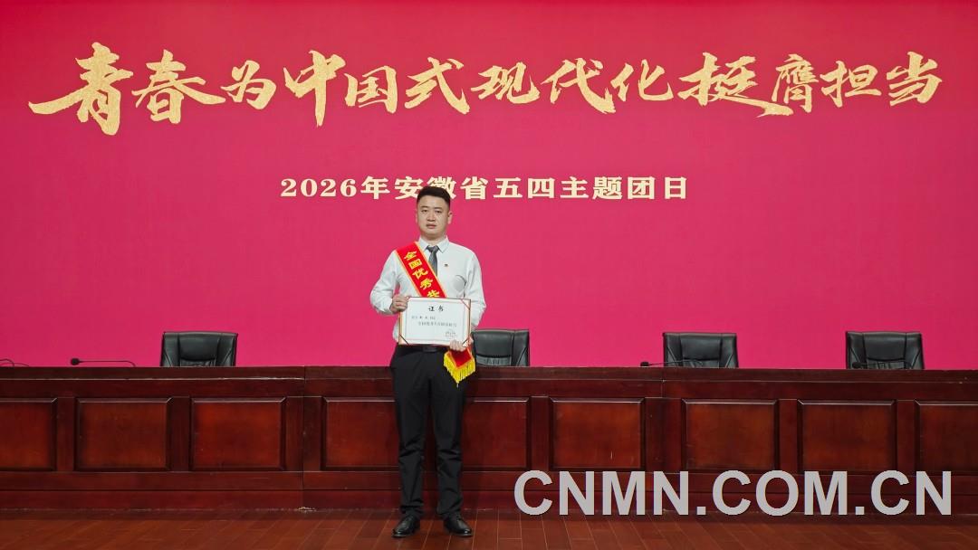 以火焰般的热情燃动青春——记“全国优秀共青团员”靳成