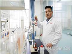 钒光二十载 毫厘守匠心——记全国五一劳动奖章获得者、五洲矿业高级技师张明明